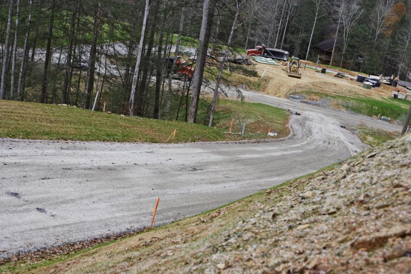Local Driveway Grading pros at work